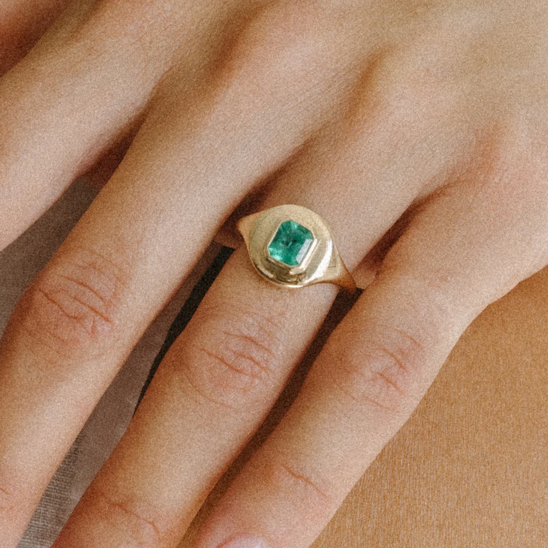 0.67CT MUZO EMERALD RIPPLE RING - Image 2