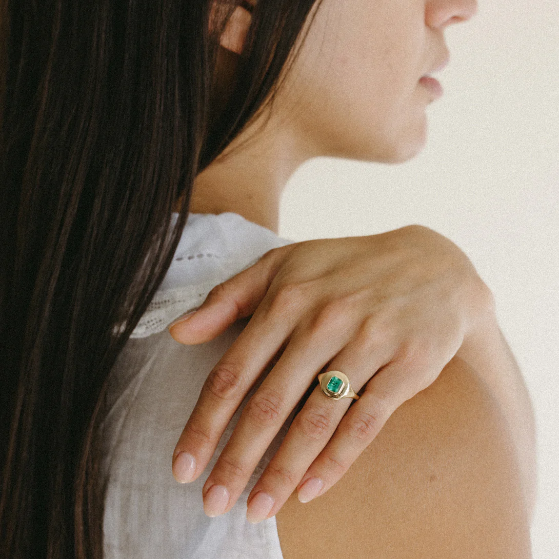 0.67CT MUZO EMERALD RIPPLE RING - Image 5