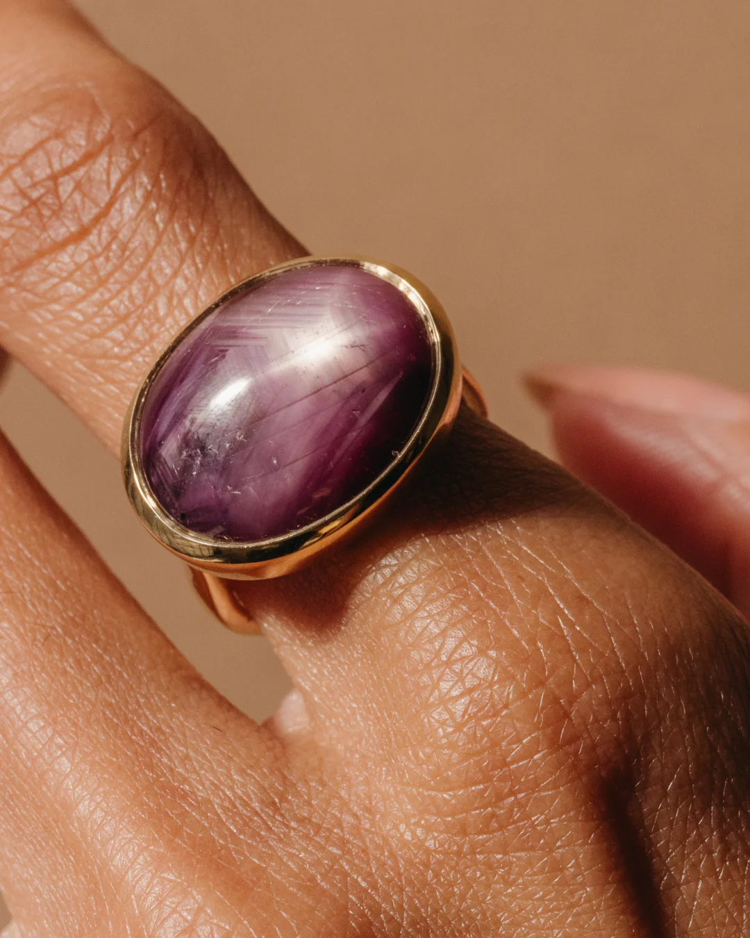 24.1ct Star Ruby Cabochon Bezel Ring - Image 2