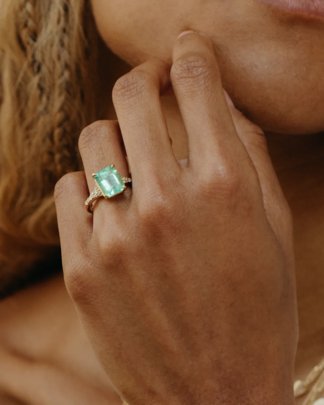 3.48ct Emerald and Confetti Diamond Lark Ring - Image 3