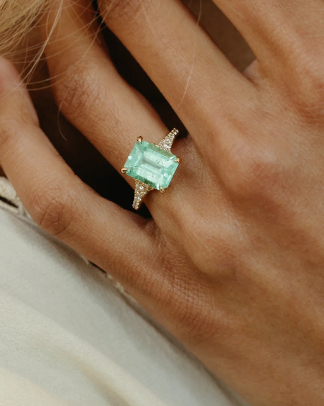 3.48ct Emerald and Confetti Diamond Lark Ring - Image 4
