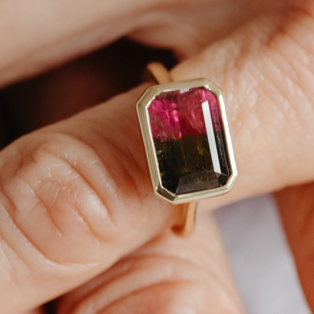 3.70CT WATERMELON TOURMALINE BEZEL RING - Image 4