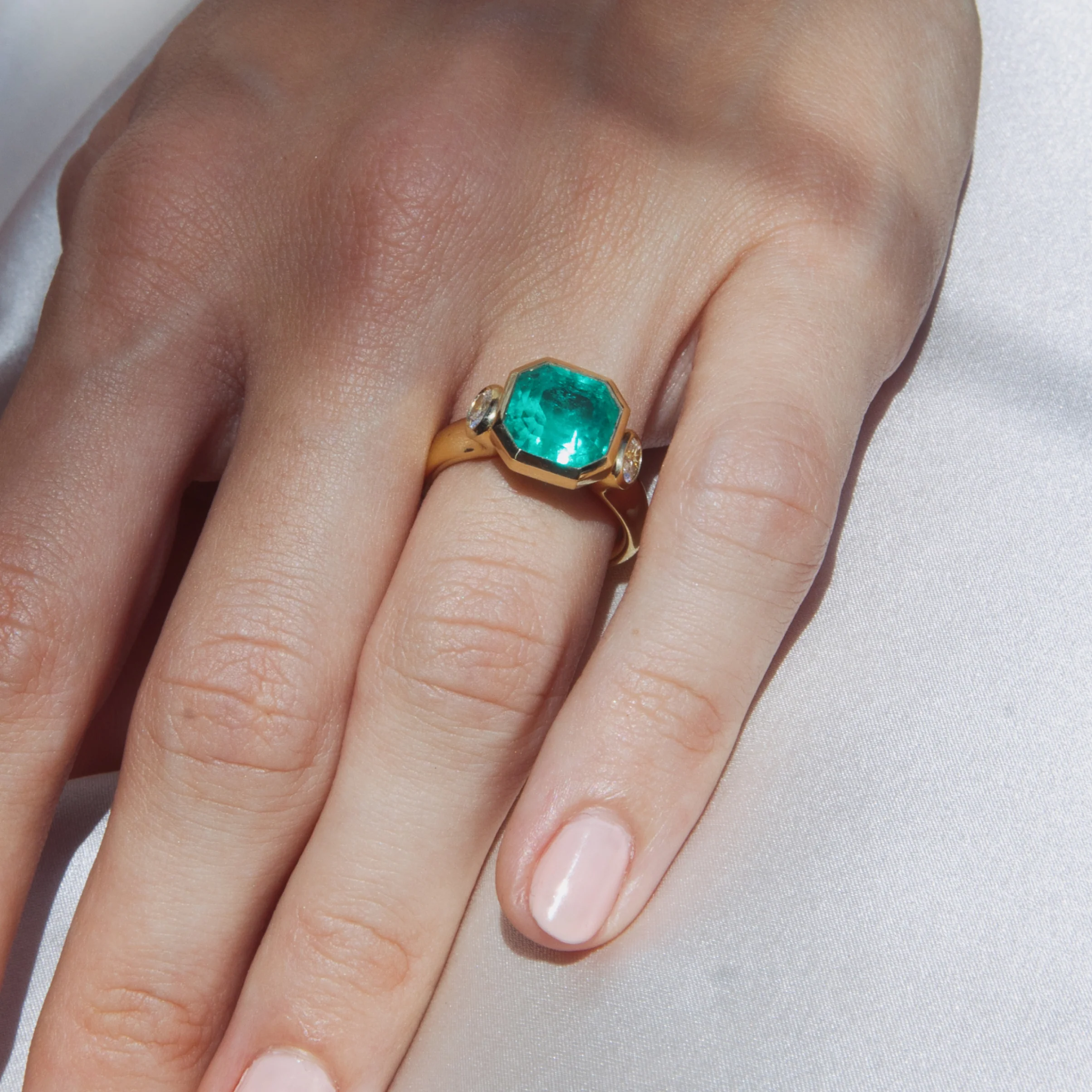 4.06ct Muzo Emerald and Diamond Floating Bezel Ring - Image 6