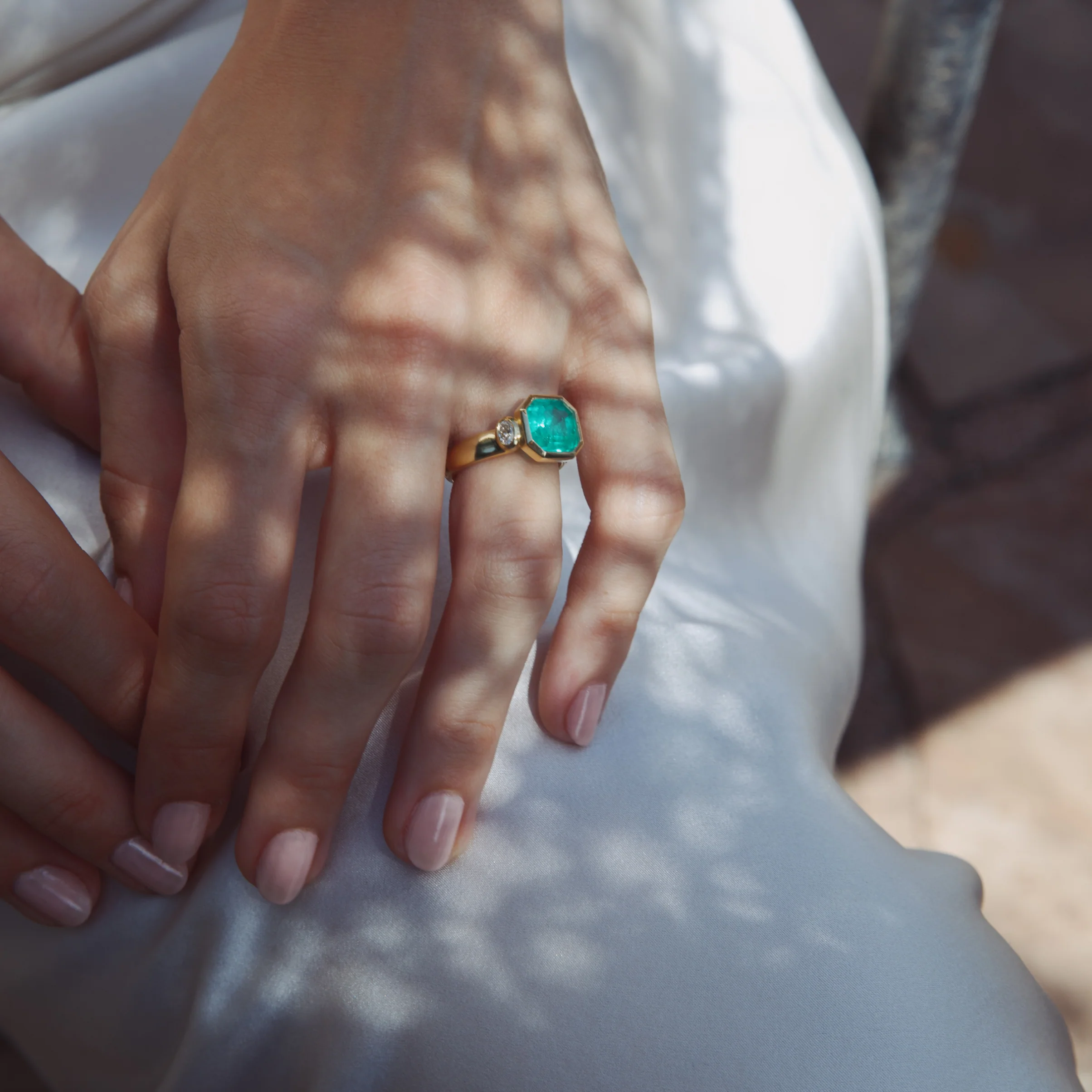 4.06ct Muzo Emerald and Diamond Floating Bezel Ring - Image 7
