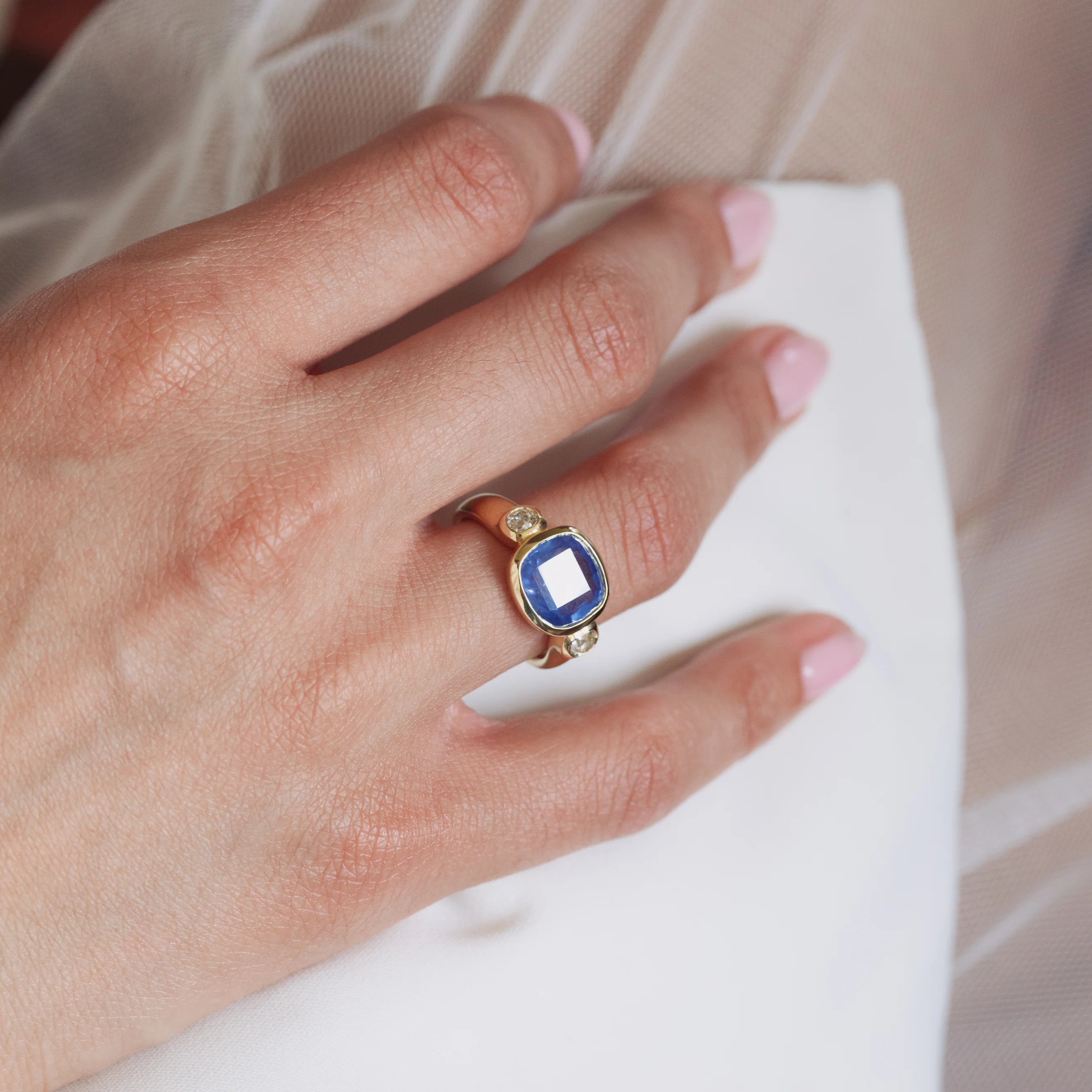4.48ct Burma Sapphire & Diamond Floating Bezel Ring - Image 4