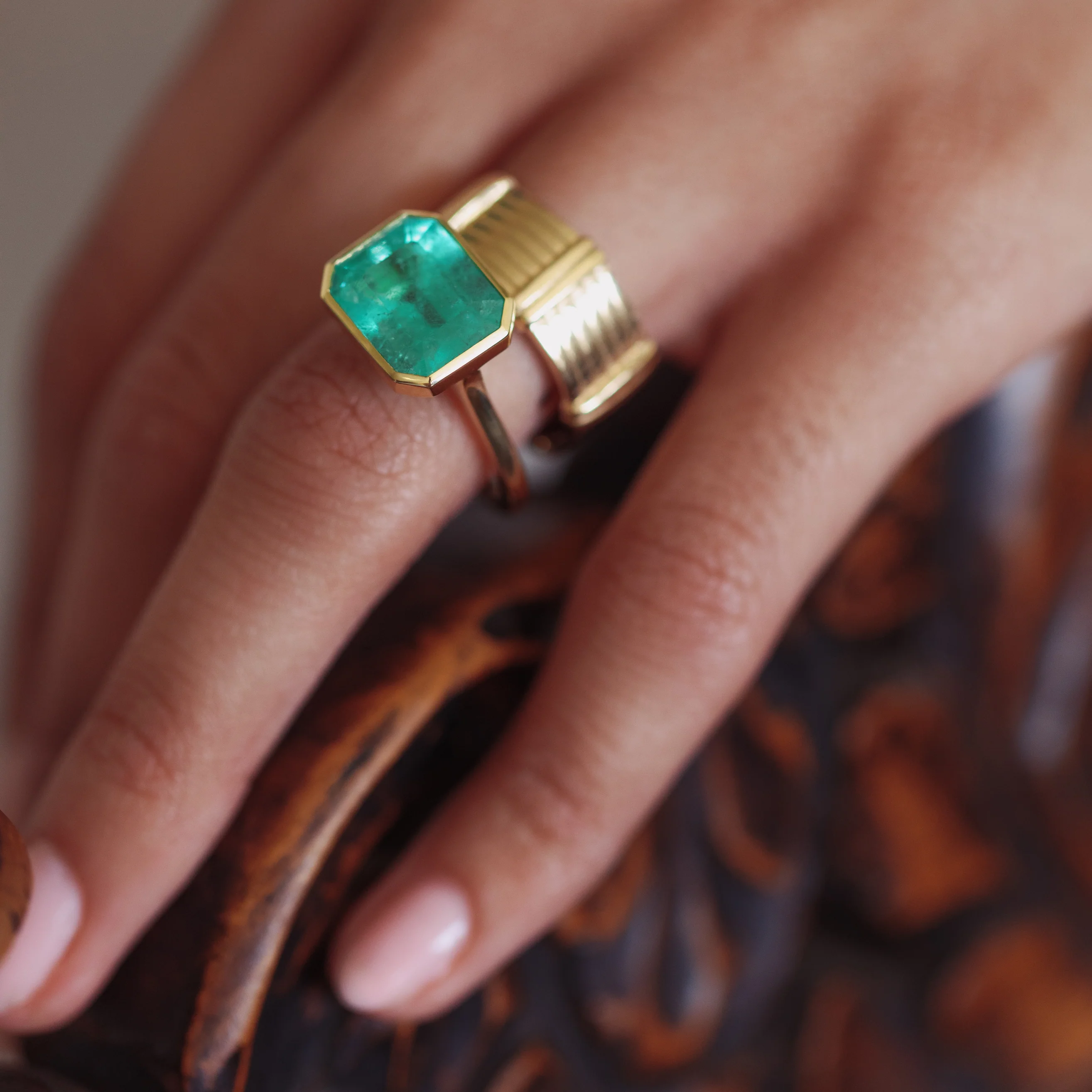 5.36ct Colombian Emerald Bezel Ring - Image 5