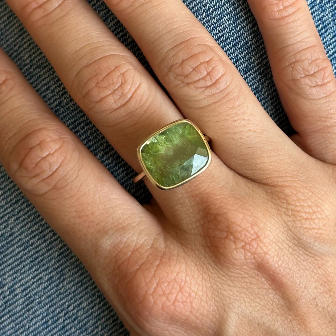9.2CT GREEN TOURMALINE BEZEL RING - Image 5