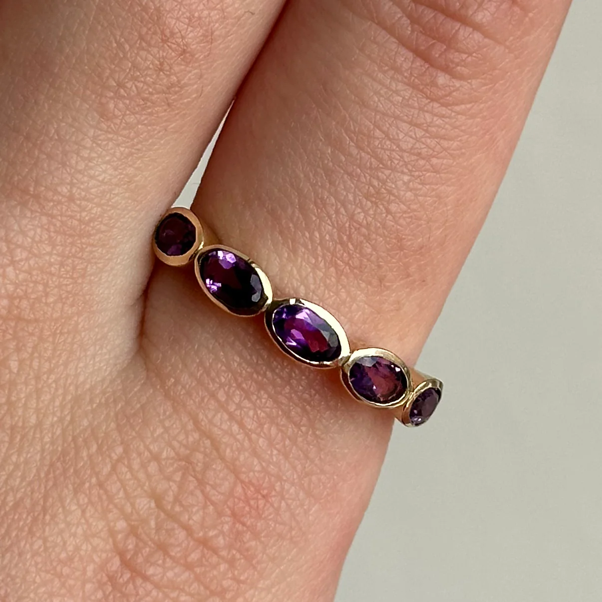 AMETHYST OVAL BEZEL RING - Image 2