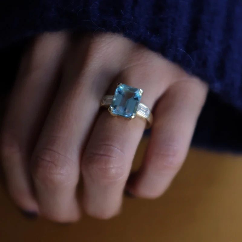 AQUAMARINE DIAMOND THREE STONE RING - Image 3