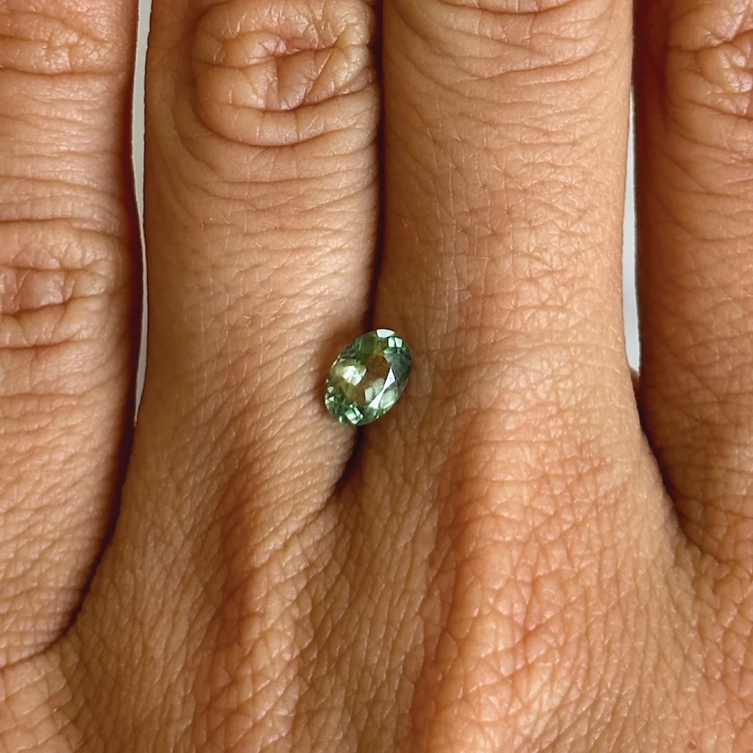 BESPOKE 0.86CT OVAL ALEXANDRITE - Image 2