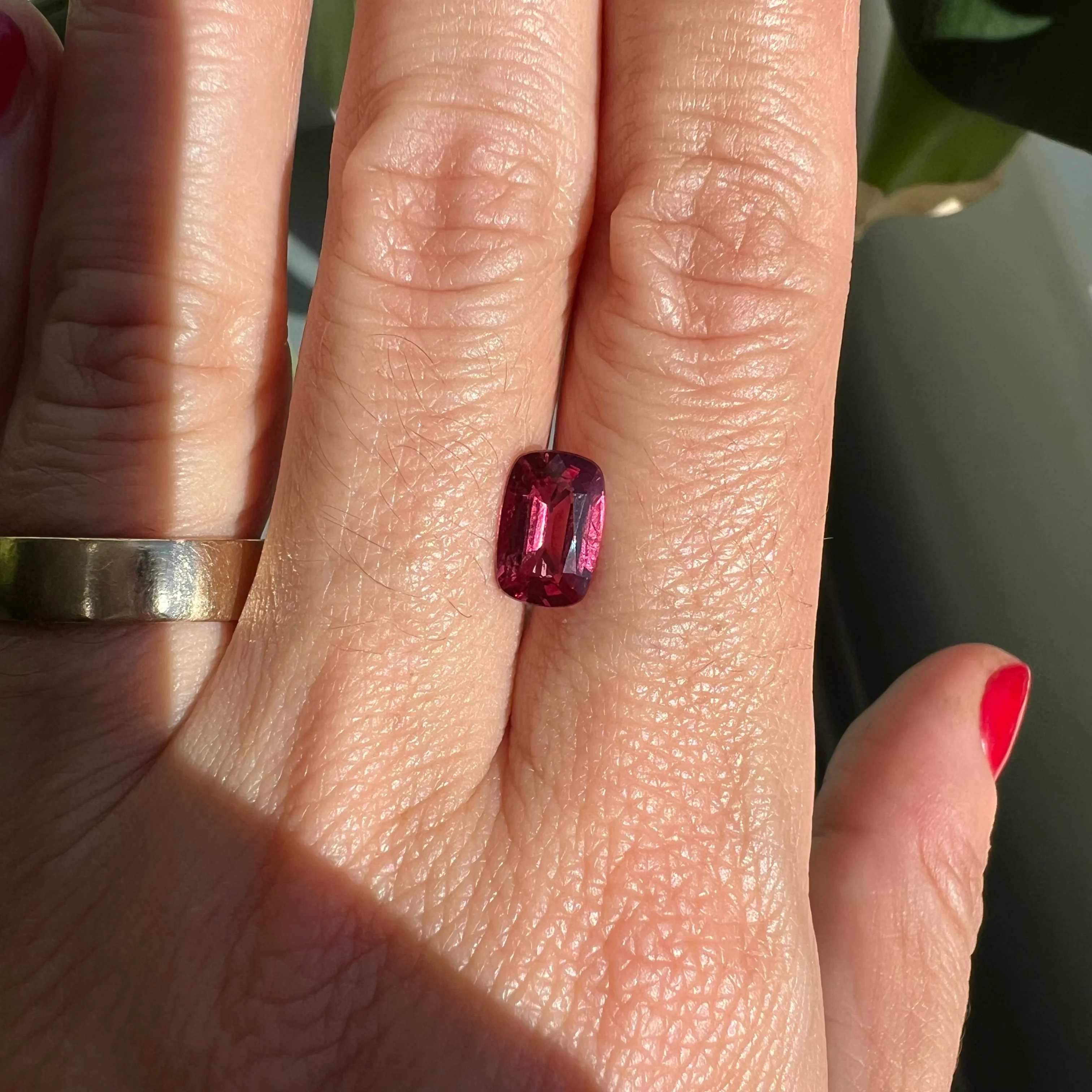 BESPOKE 1.90CT PINKISH RED SPINEL - Image 3
