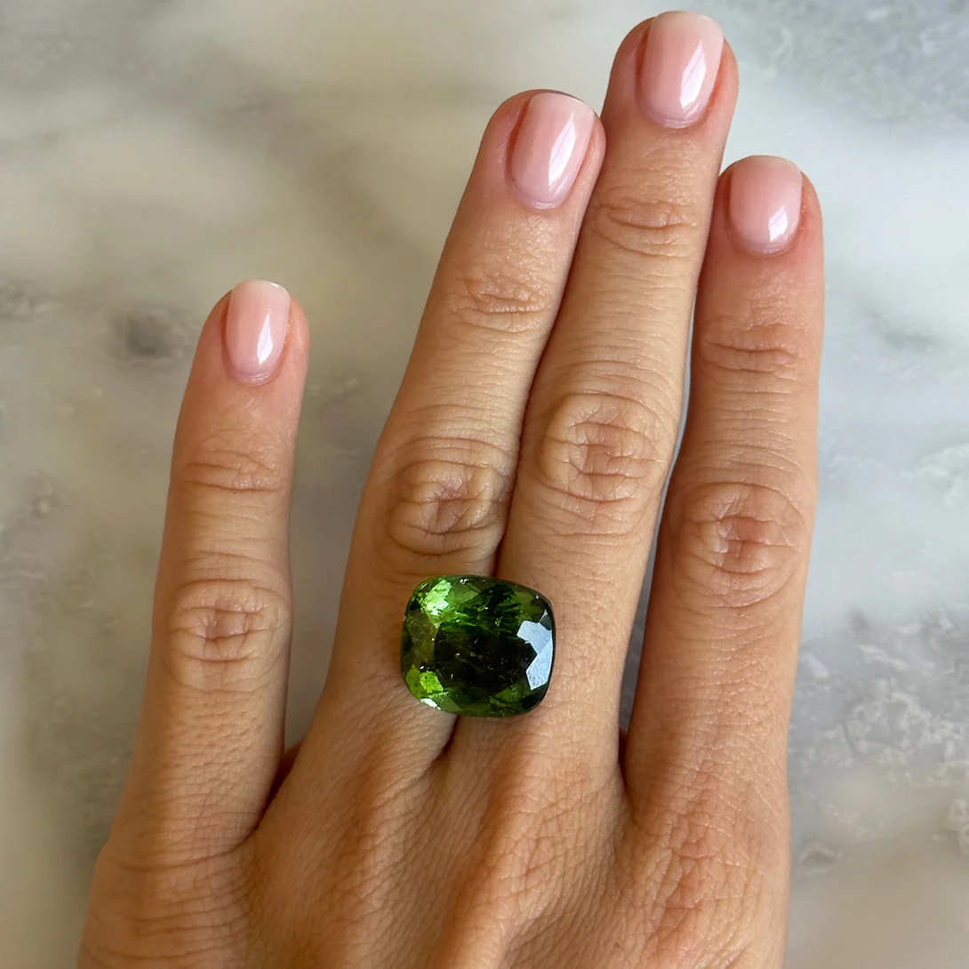 BESPOKE 16.85CT DARK GREEN TOURMALINE - Image 2