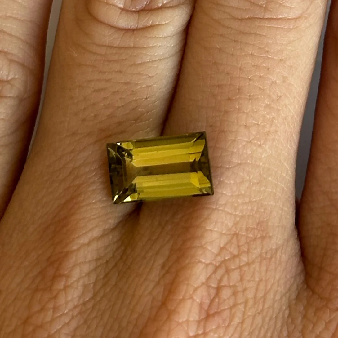 BESPOKE 4.70CT LIGHT GREEN TOURMALINE - Image 3
