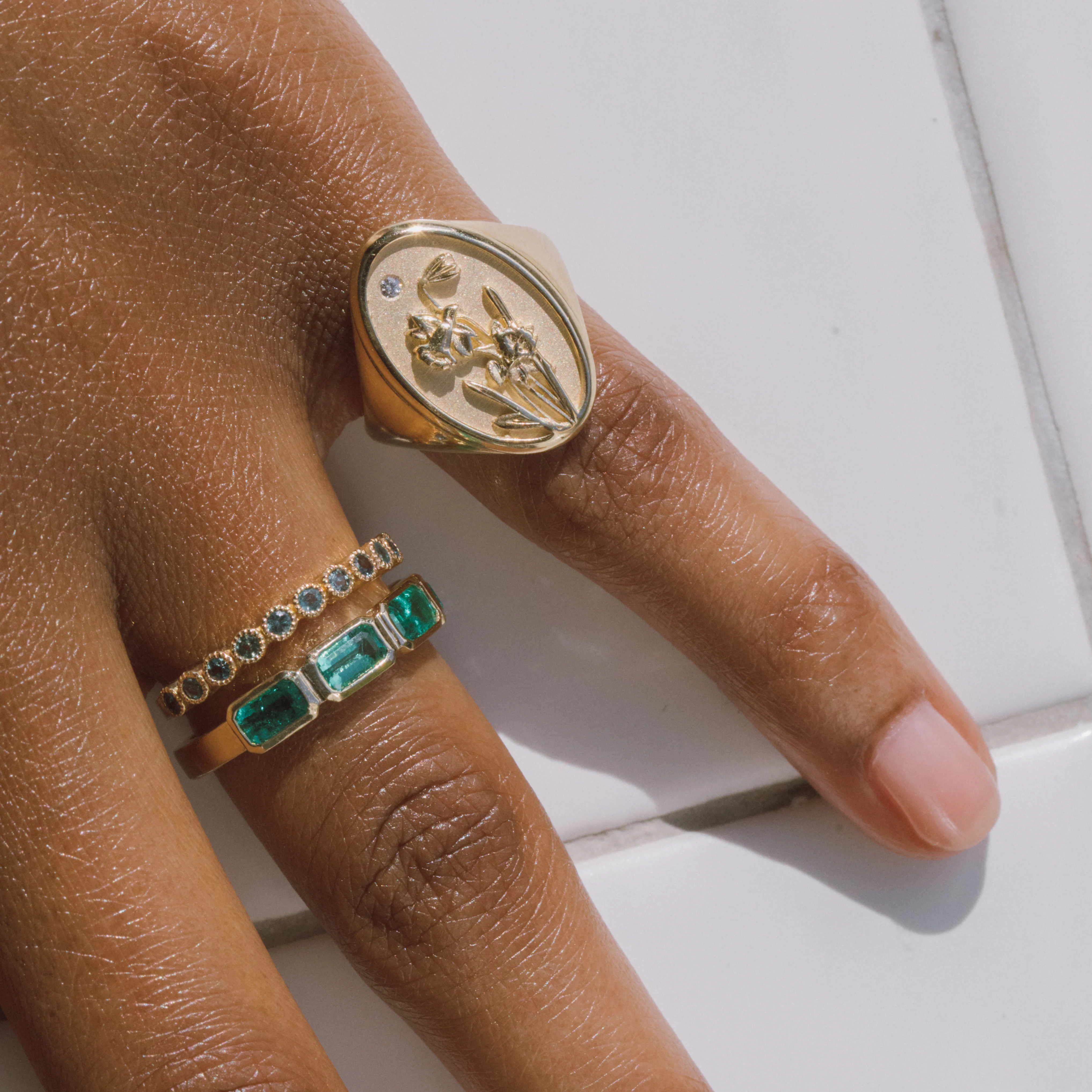 Emerald Emerald Cut Bezel Set Band - Image 3