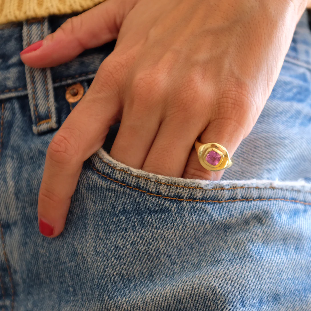 PINK SAPPHIRE RIPPLE SIGNET RING - Image 2