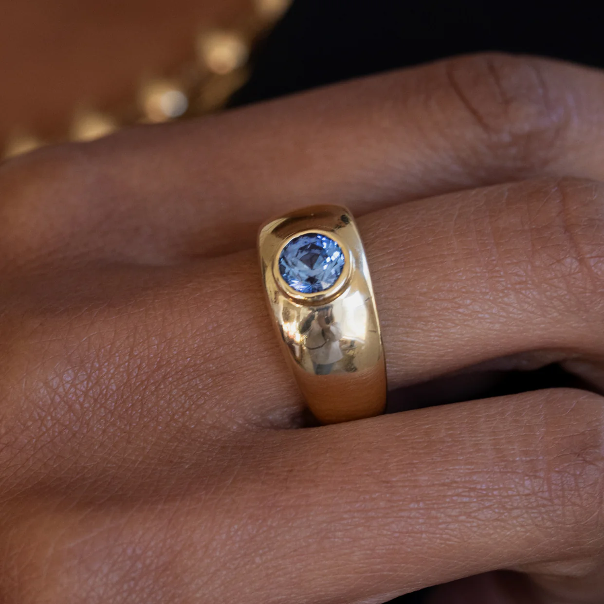 ROUND SAPPHIRE BEZEL SET CLOUD RING - Image 4