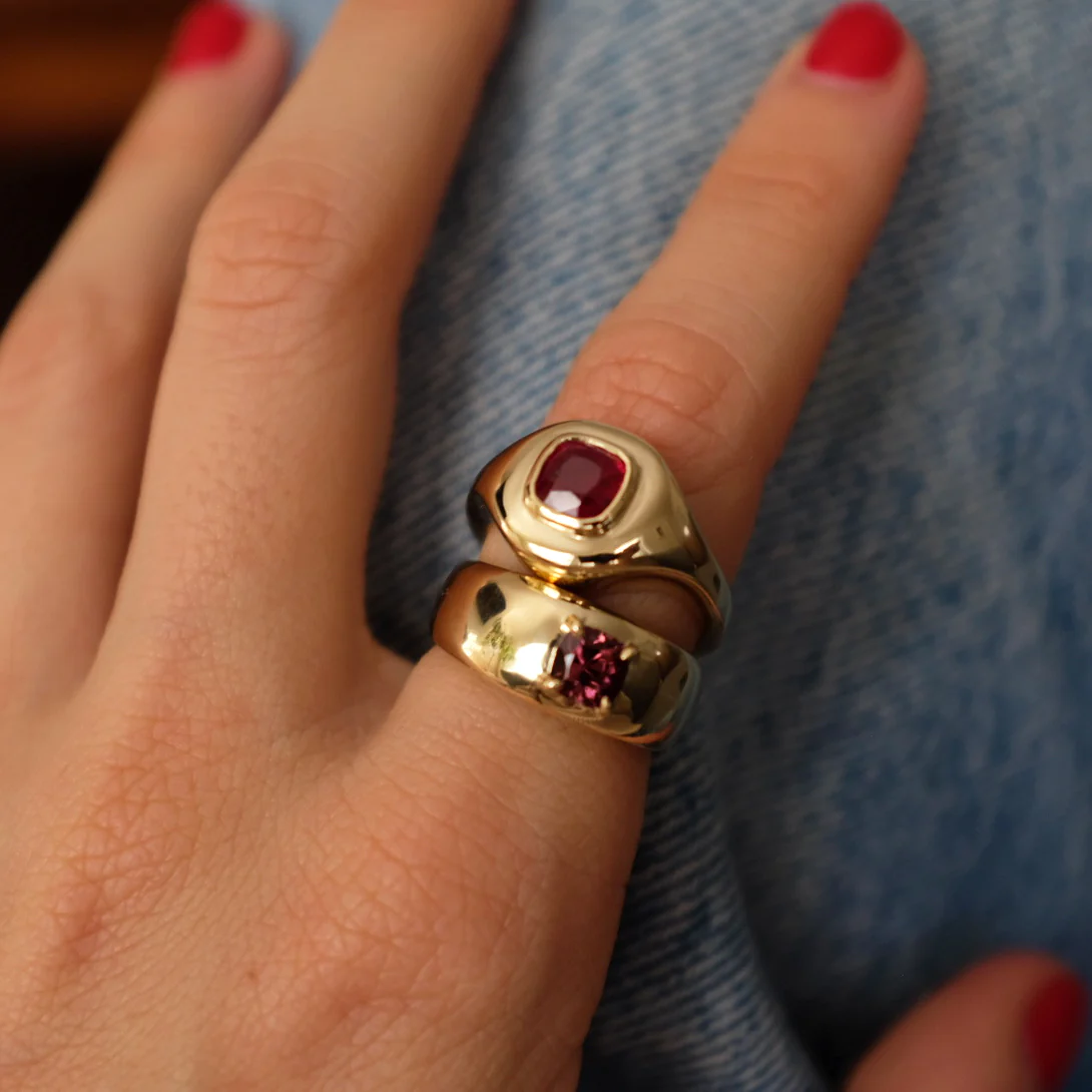 RUBY RIPPLE SIGNET RING - Image 3