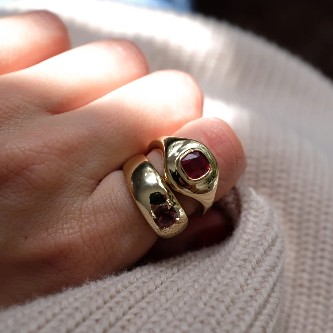 RUBY RIPPLE SIGNET RING - Image 4